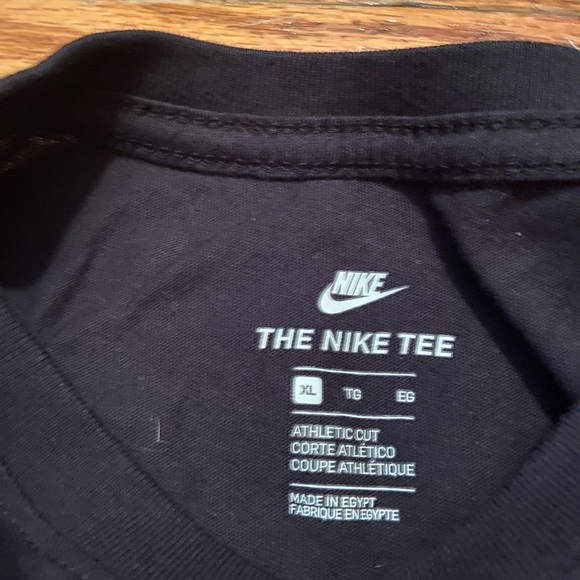 Nike Shirt - Picture 2 of 3